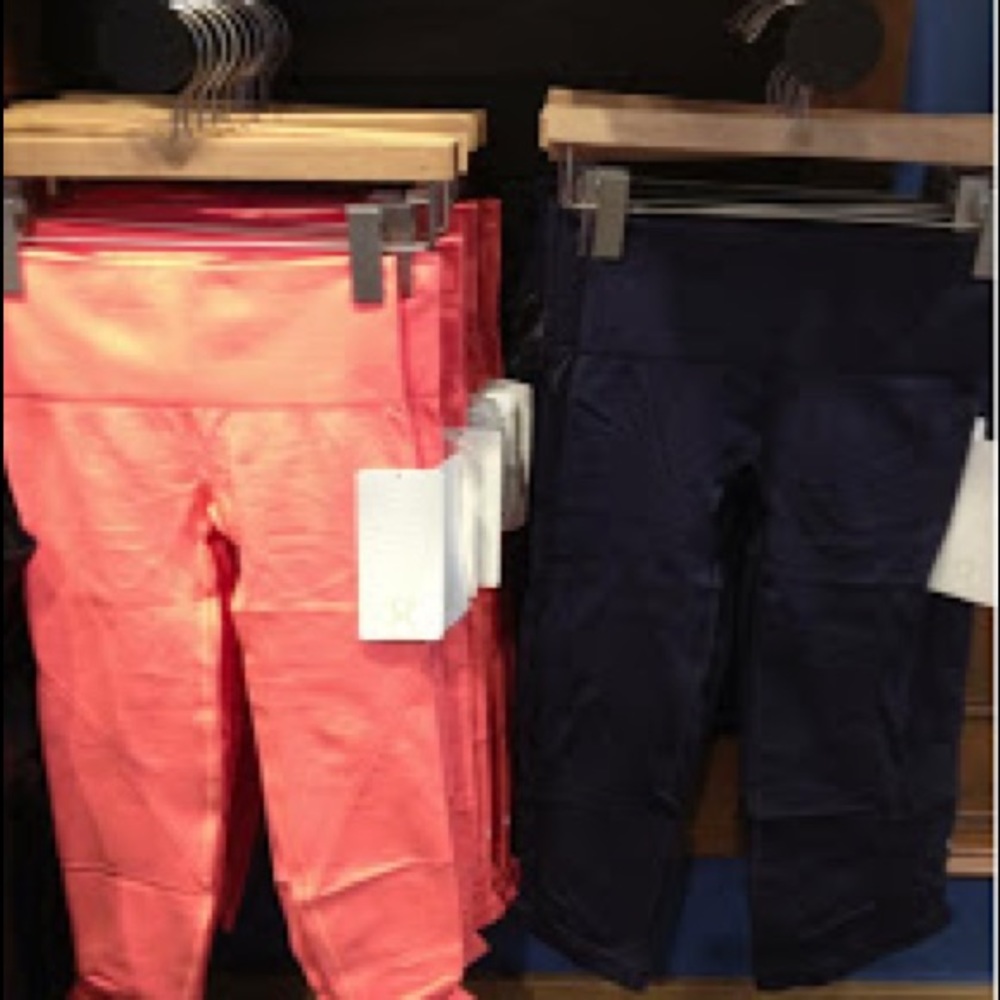 Lululemon in the flow orange crops size 4